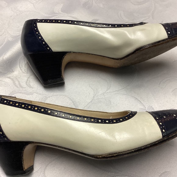Salvatore Ferragamo Dress Shoes5/1/2 B navy n white chunk 2 in kitten heel - Picture 8 of 10